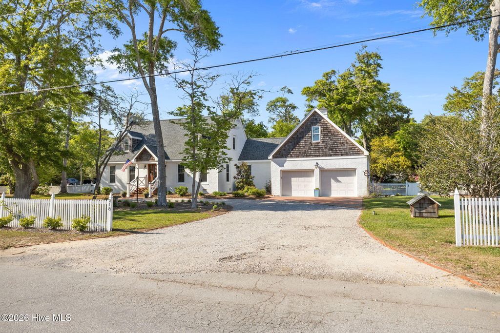 Photo of 218 Lands End Road, Morehead City, NC 28557 (MLS # 100568032)