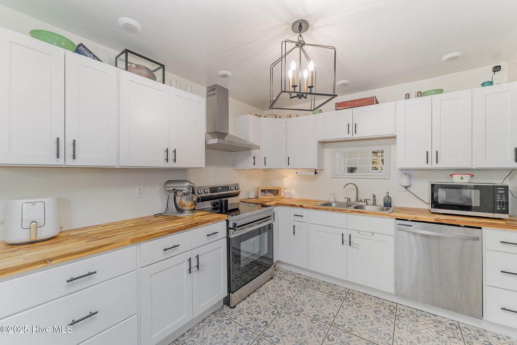 Photo of 205 W South Street, Fremont, NC 27830 (MLS # 100545444)