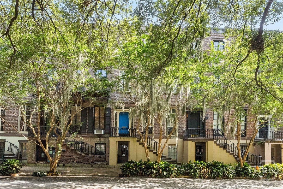 125 W Gordon Street