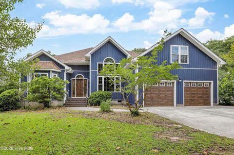 Photo of 427 Lakeview Drive, Hampstead, NC 28443 (MLS # 100581225)