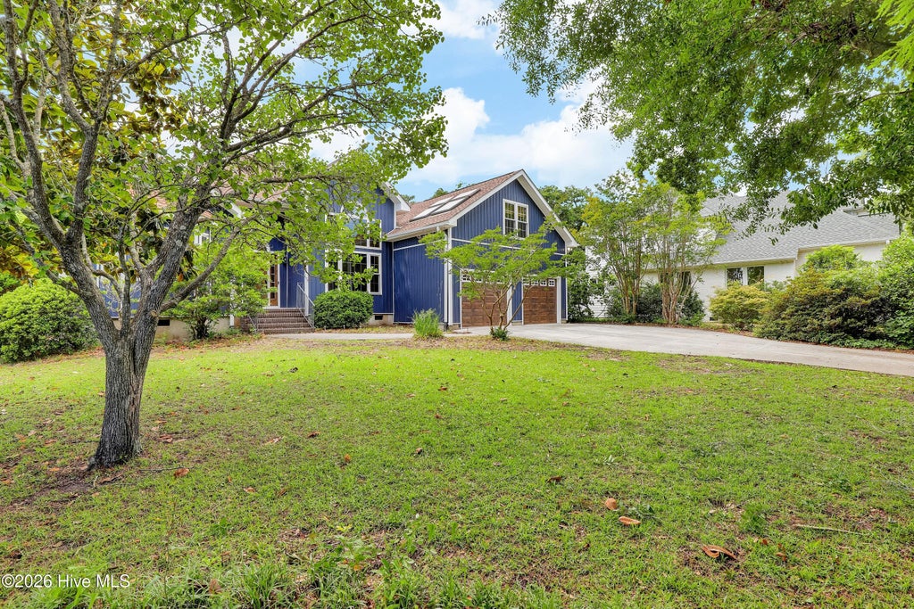Photo of 427 Lakeview Drive, Hampstead, NC 28443 (MLS # 100581225)