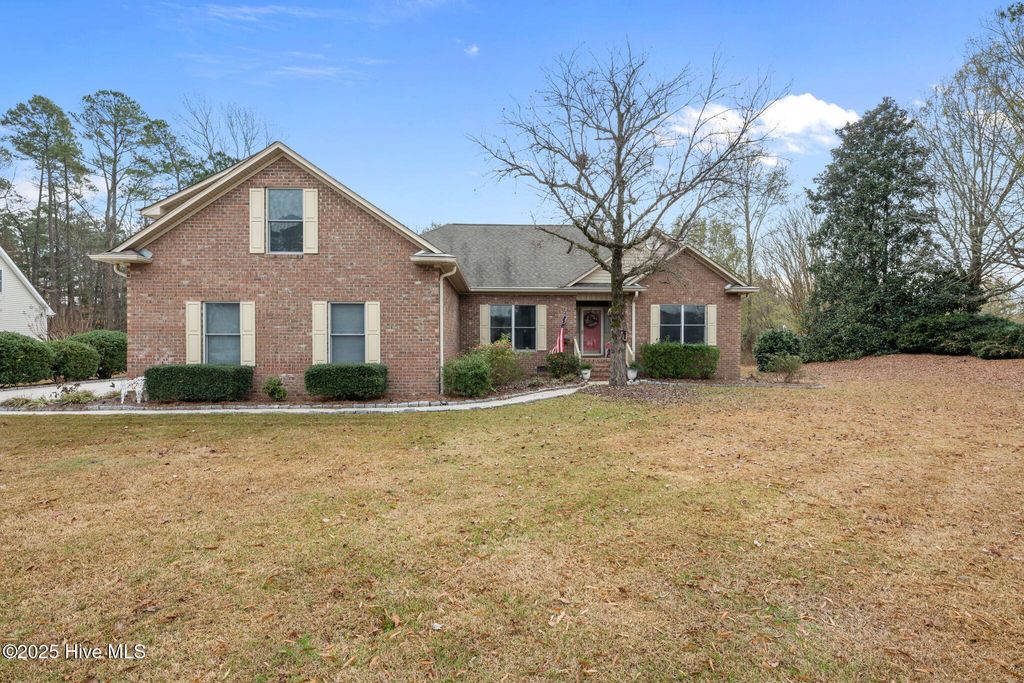 Photo of 202 Geneva Court, New Bern, NC 28562 (MLS # 100544335)