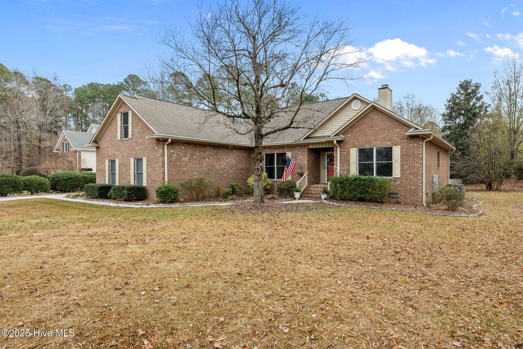 Photo of 202 Geneva Court, New Bern, NC 28562 (MLS # 100544335)