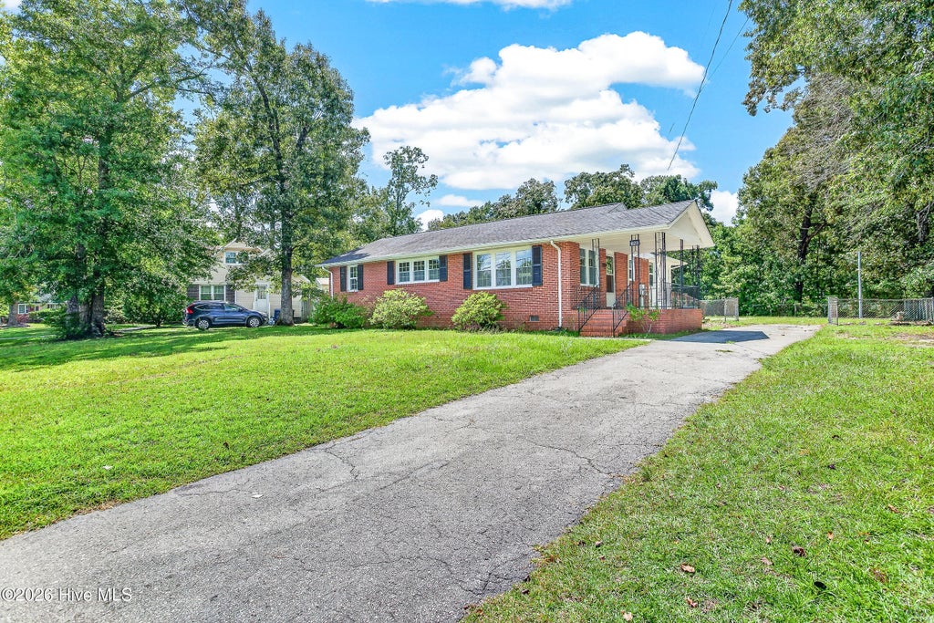 Photo of 923 Sioux Drive, Jacksonville, NC 28540 (MLS # 100602568)