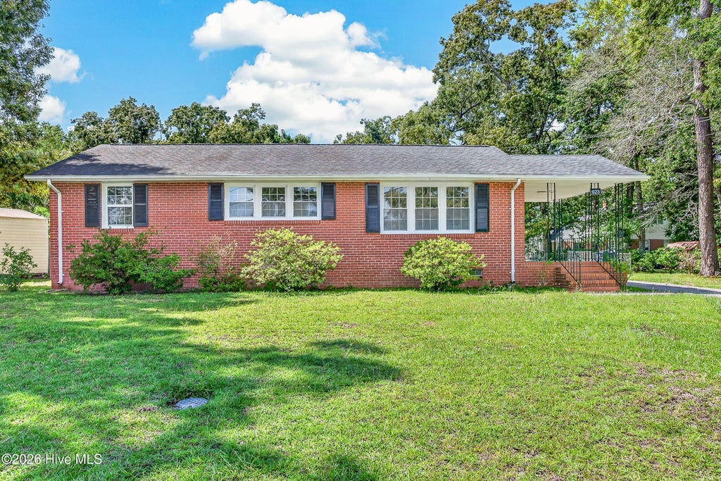 Photo of 923 Sioux Drive, Jacksonville, NC 28540 (MLS # 100602568)