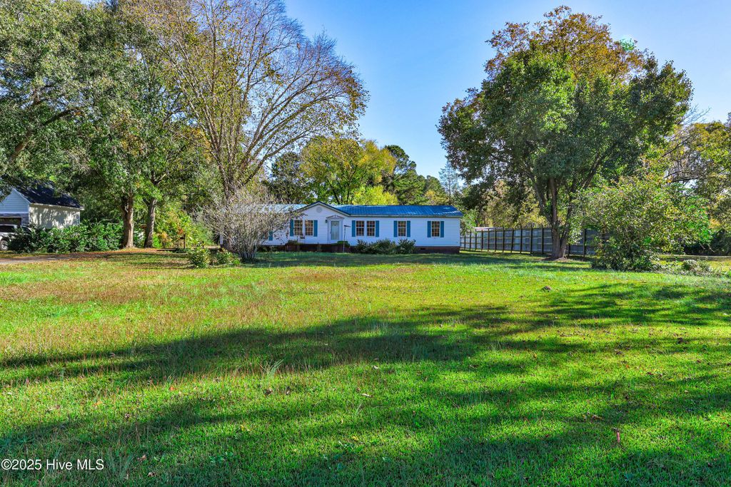 Photo of 2246 Murray Town Road, Burgaw, NC 28425 (MLS # 100539625)