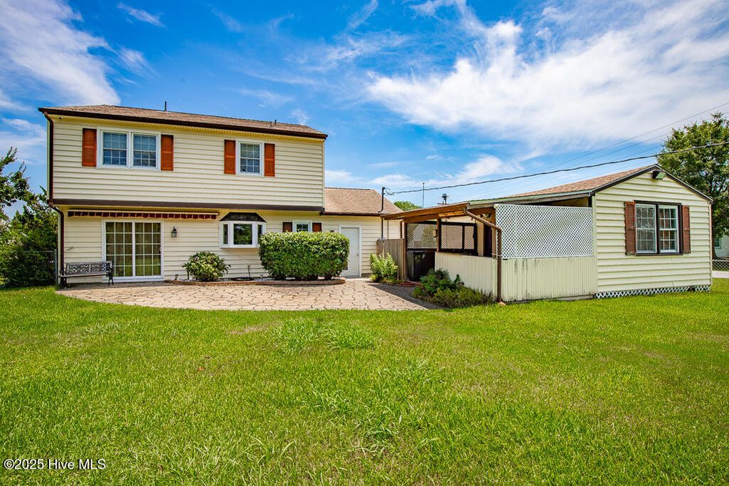 Photo of 301 Murdoch Road, Newport, NC 28570 (MLS # 100518565)