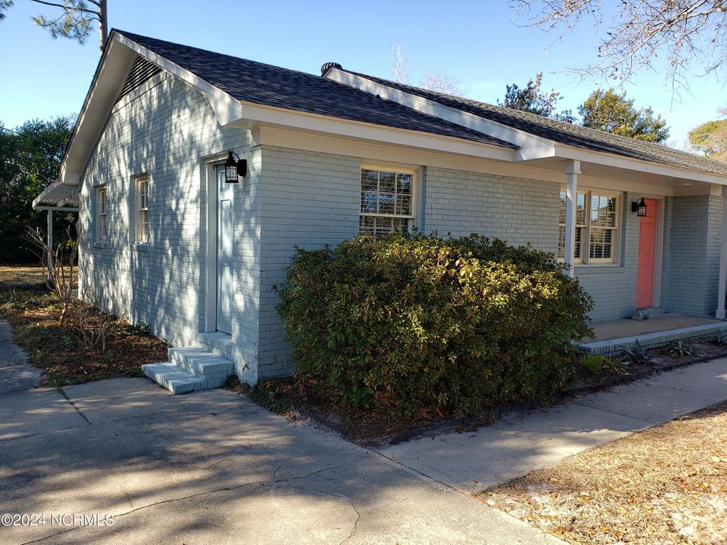 Photo of 809 Shakespeare Drive, Wilmington, NC 28405 (MLS # 100551642)