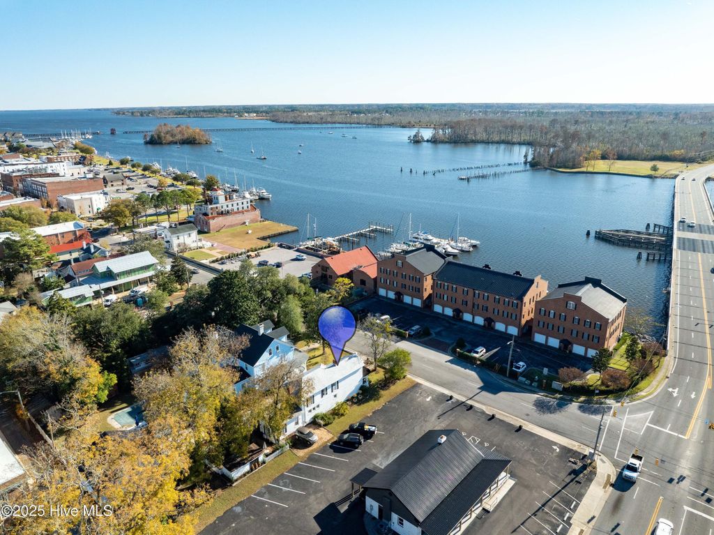 Photo of 414 W Main Street, Washington, NC 27889 (MLS # 100542222)