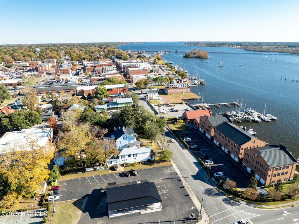 Photo of 414 W Main Street, Washington, NC 27889 (MLS # 100542222)