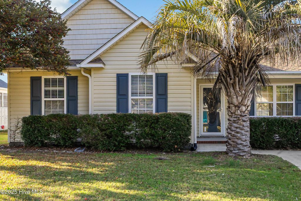 Photo of 4943 N Hampton Drive SE, Southport, NC 28461 (MLS # 100541535)