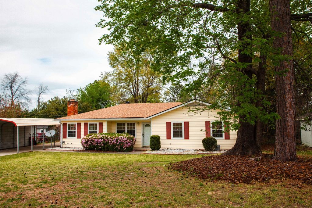 Photo of 3209 Hillsview Drive, Augusta, GA 30909 (MLS # 554405)