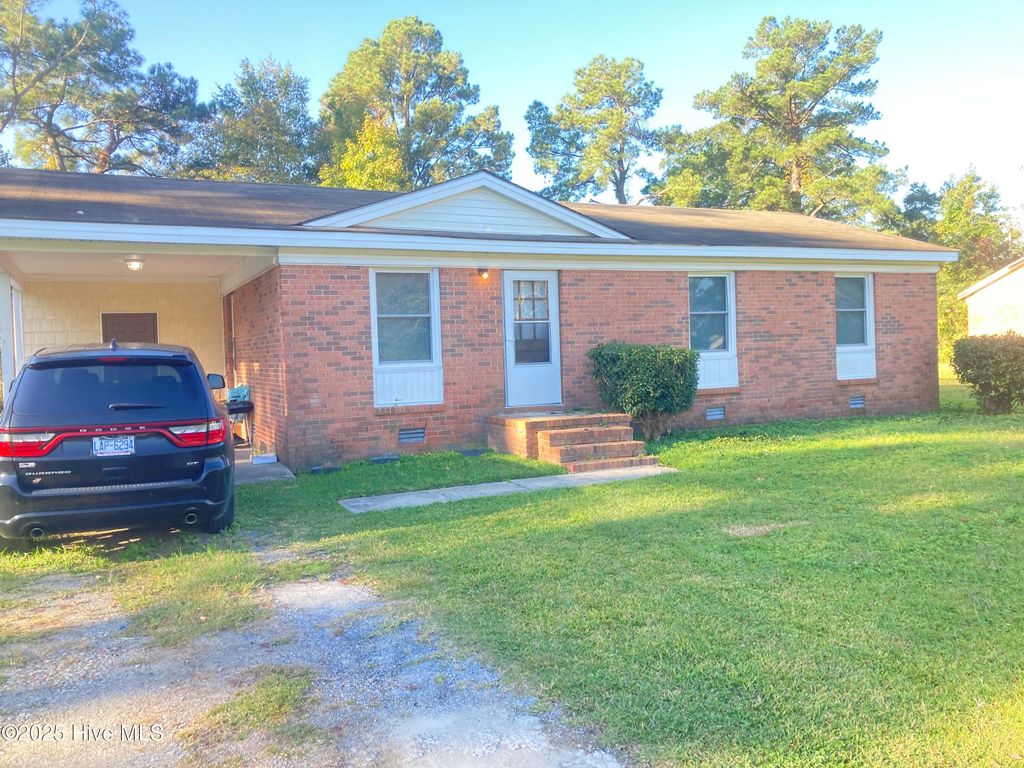 Photo of 1405 Mockingbird Lane, New Bern, NC 28562 (MLS # 100537841)