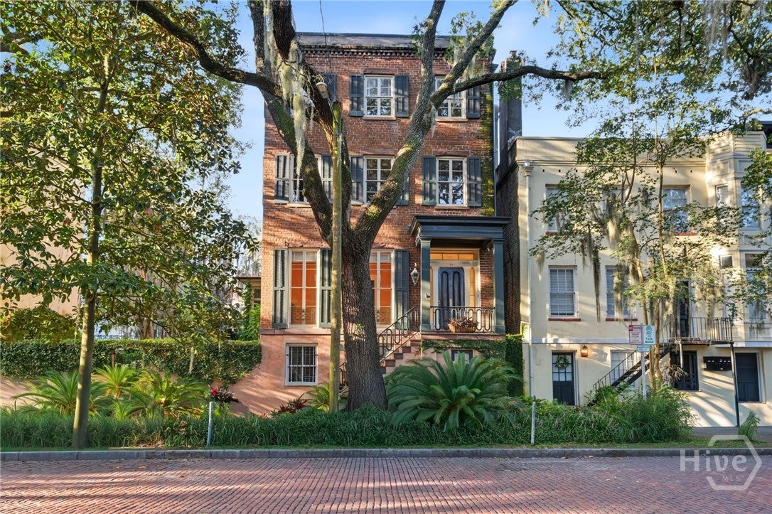 11 W Jones Street