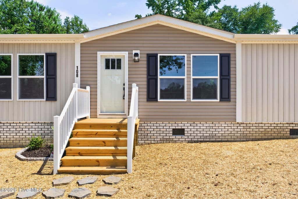 Photo of 108 Pebble Run Court, Burgaw, NC 28425 (MLS # 100596013)