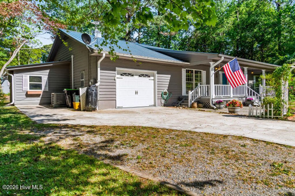 Photo of 519 Country Club Drive W, Arapahoe, NC 28510 (MLS # 100568903)