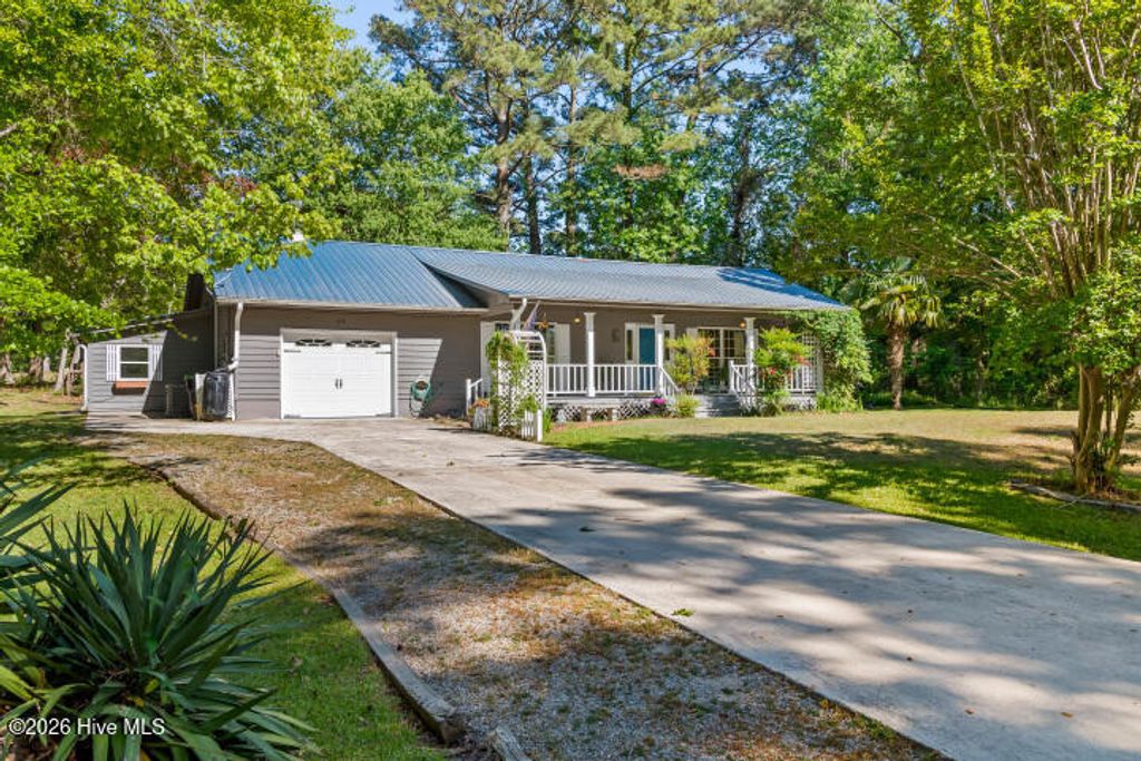 Photo of 519 Country Club Drive W, Arapahoe, NC 28510 (MLS # 100568903)