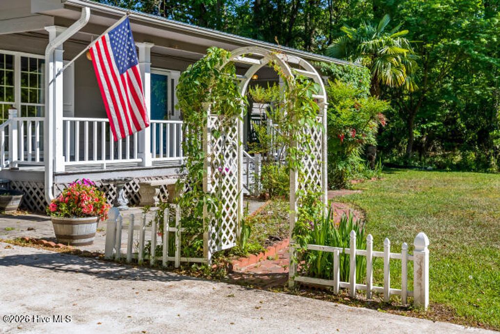 Photo of 519 Country Club Drive W, Arapahoe, NC 28510 (MLS # 100568903)