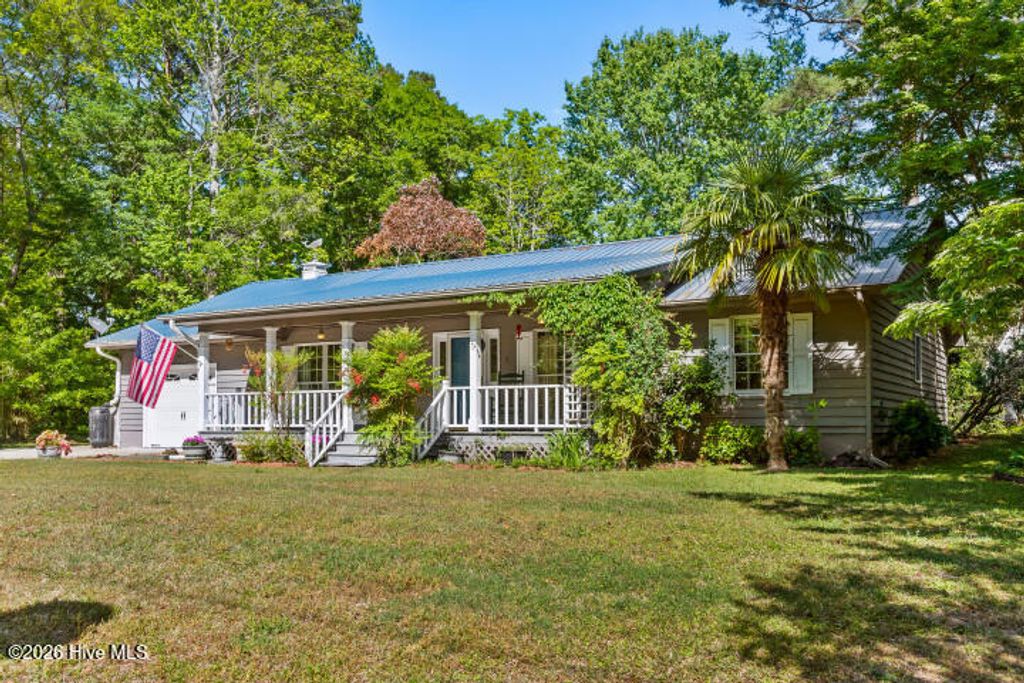 Photo of 519 Country Club Drive W, Arapahoe, NC 28510 (MLS # 100568903)