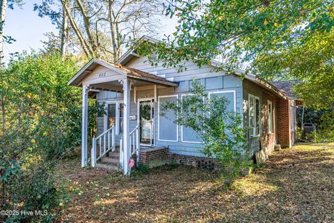 Homes For Sale - 402 E 2nd Avenue<br/> Chadbourn, NC 28431