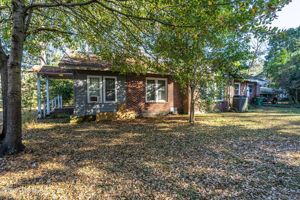 Photo of 402 E 2nd Avenue, Chadbourn, NC 28431 (MLS # 100557721)