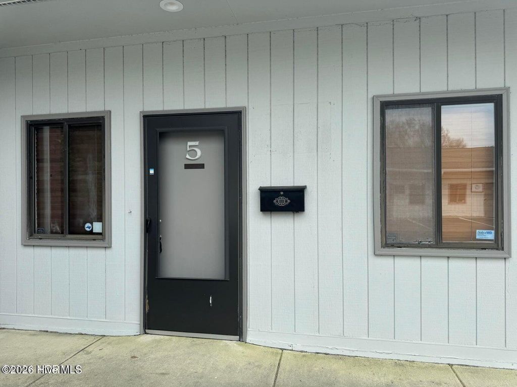 Photo of 102 Old Eastwood Road #C5, Wilmington, NC 28403 (MLS # 100554026)