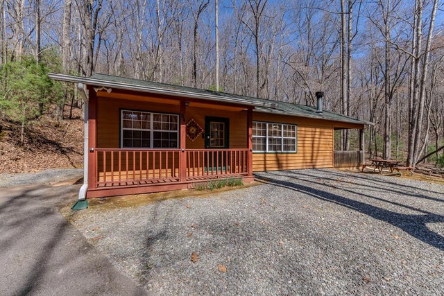 33 Hamlet Circle