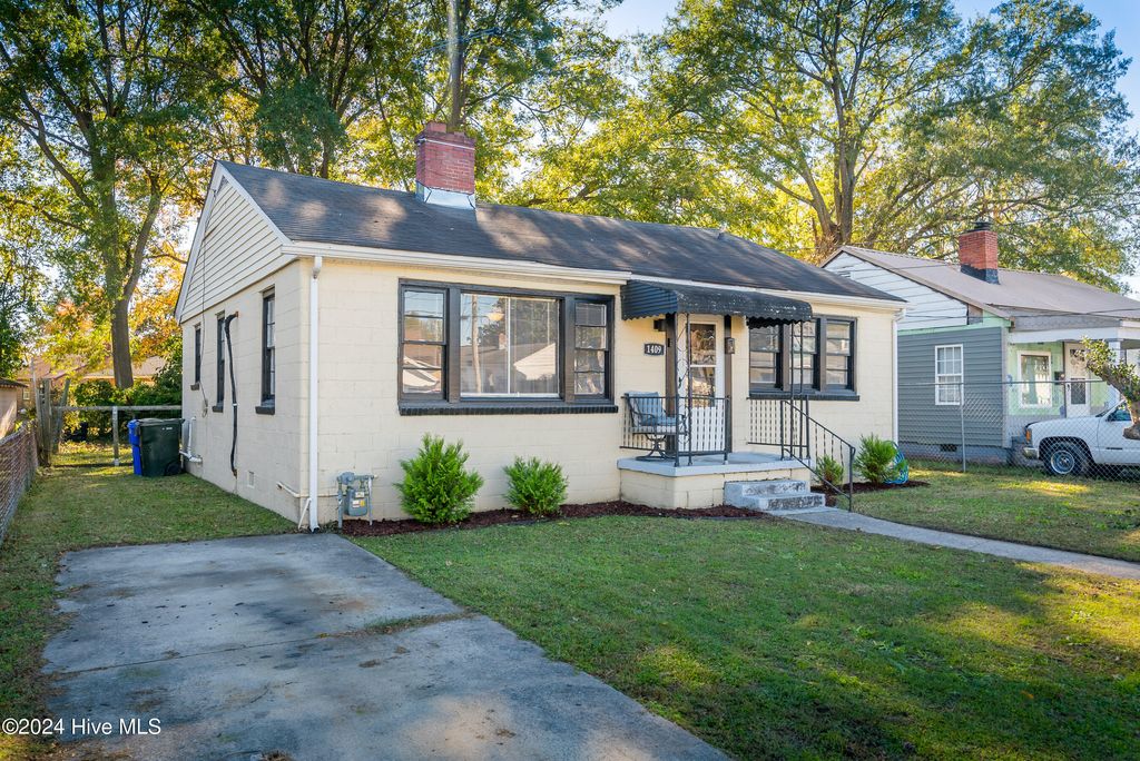Photo of 1409 W 6th Street, Greenville, NC 27834 (MLS # 100555698)