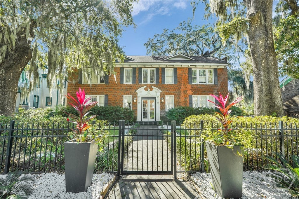 Photo of 17 E 37th Street #3, Savannah, GA 31401 (MLS # SA365882)