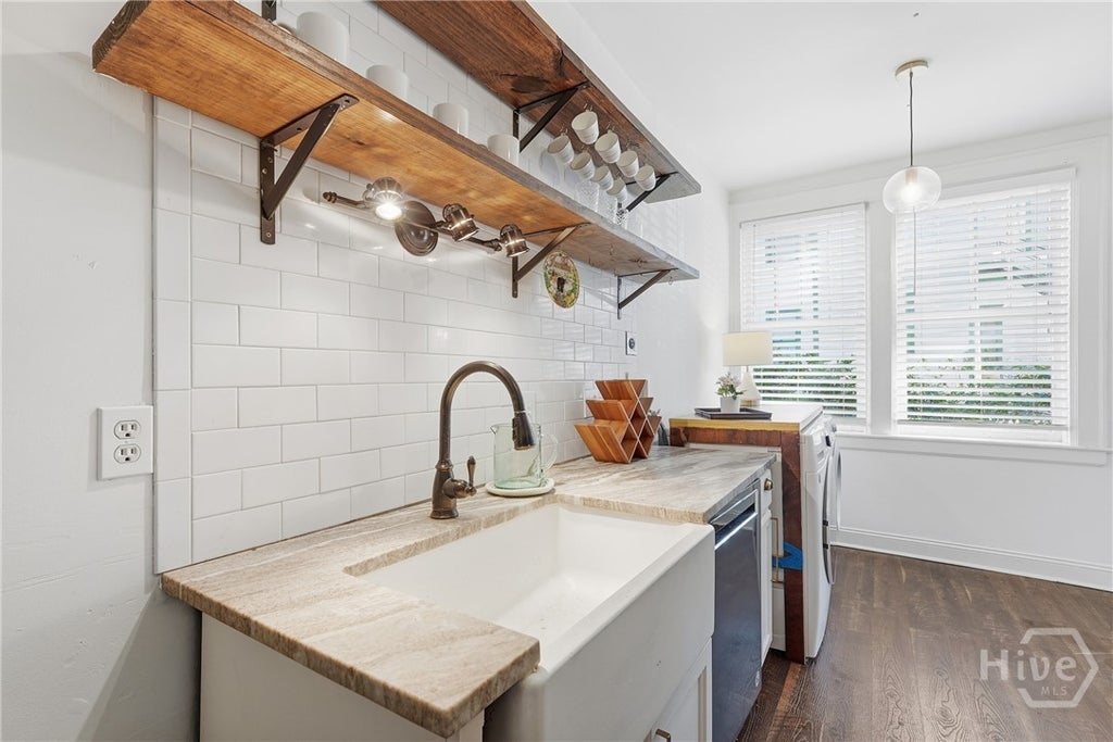 Photo of 17 E 37th Street #3, Savannah, GA 31401 (MLS # SA365882)