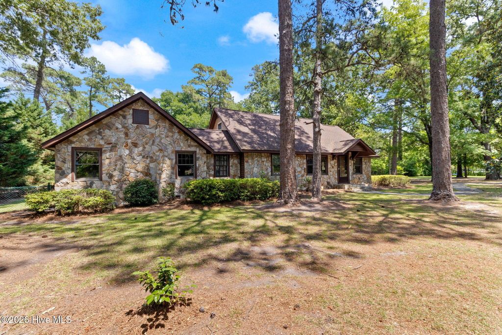 Photo of 2006 W Broad Street, Elizabethtown, NC 28337 (MLS # 100575940)
