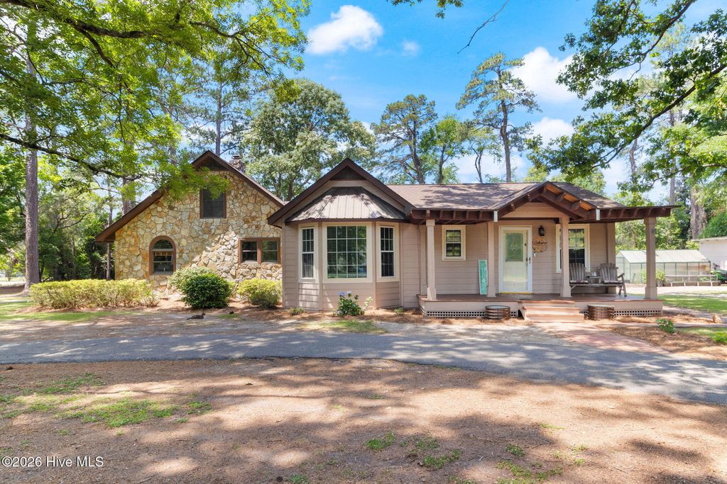 Photo of 2006 W Broad Street, Elizabethtown, NC 28337 (MLS # 100575940)