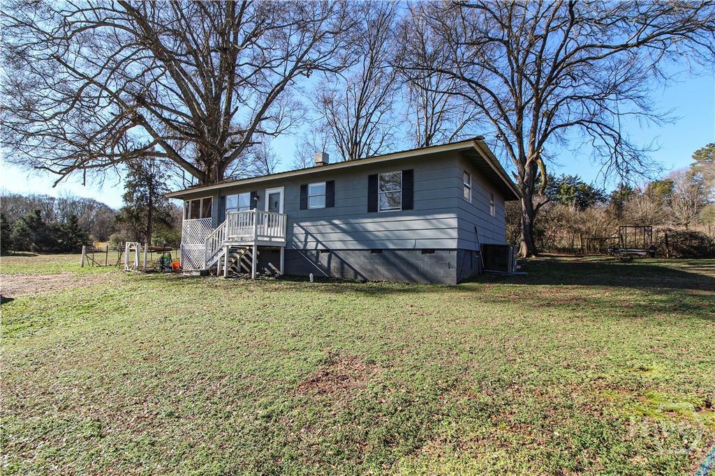 Photo of 162 Fred Loggins Road, Commerce, GA 30529 (MLS # CL347082)