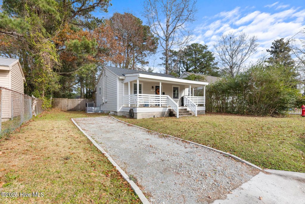 Photo of 138 Elizabeth Street, Jacksonville, NC 28540 (MLS # 100546877)