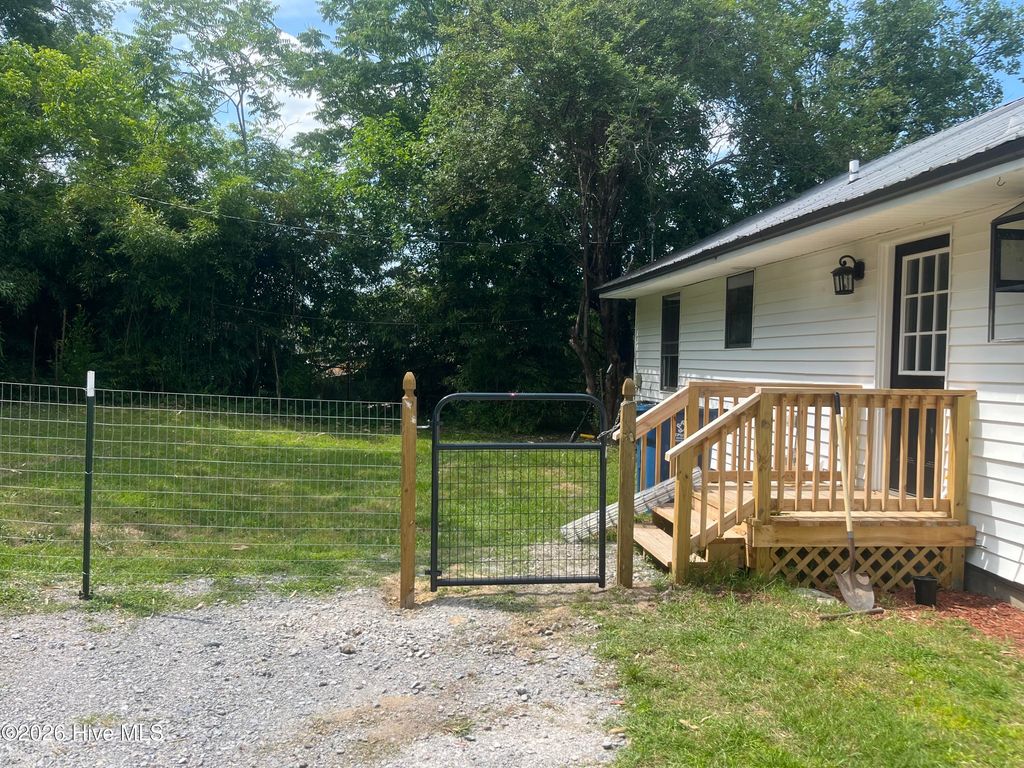 Photo of 206 D Carlton Street, Carthage, NC 28327 (MLS # 100568577)