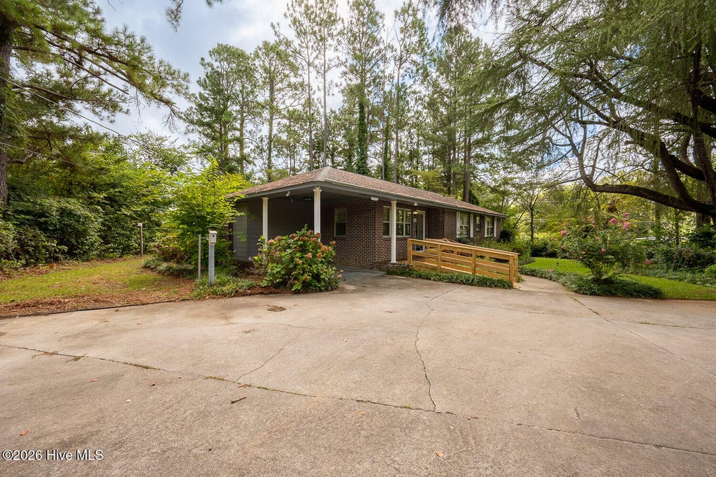 Photo of 511 W 4th Street, Waynesboro, GA 30830 (MLS # 100603187)