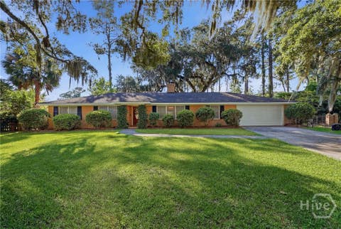 Homes For Sale - 8305 Meadowbrook Road<br/> Savannah, GA 31406