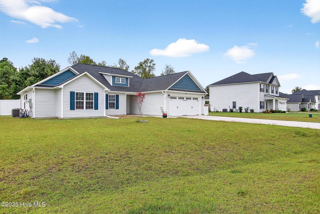 Photo of 313 Lonesome Dove Court, Maysville, NC 28555 (MLS # 100534361)