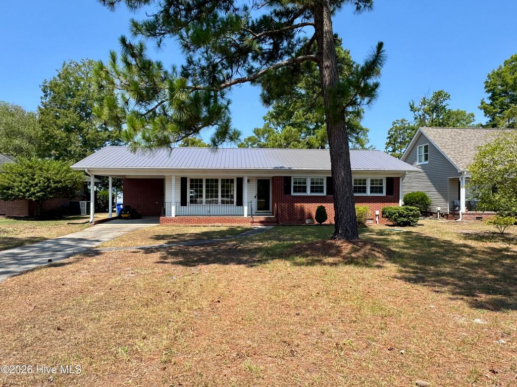 Photo of 2522 Bella Coola Road, Lake Waccamaw, NC 28450 (MLS # 100588003)