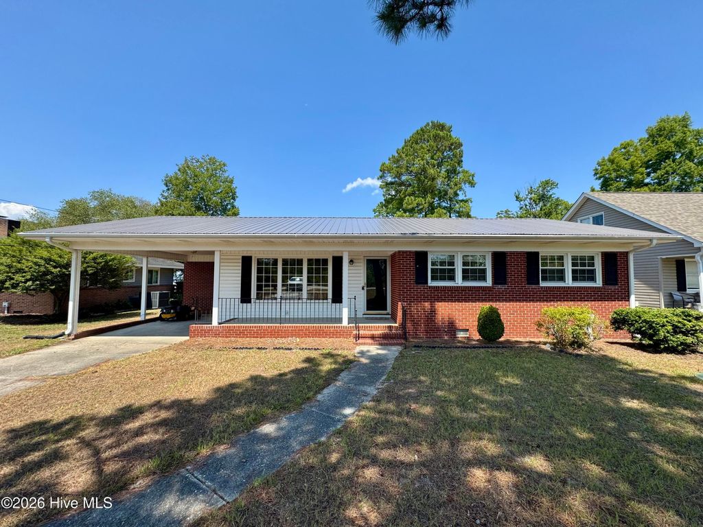 Photo of 2522 Bella Coola Road, Lake Waccamaw, NC 28450 (MLS # 100588003)