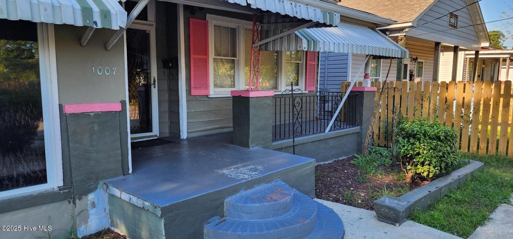 Photo of 1007 Chestnut Street, Wilmington, NC 28401 (MLS # 100613584)