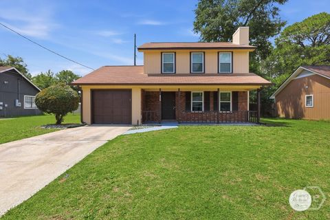 Homes For Sale - 820 Lost Grove Ln<br/> Hinesville, GA 31313