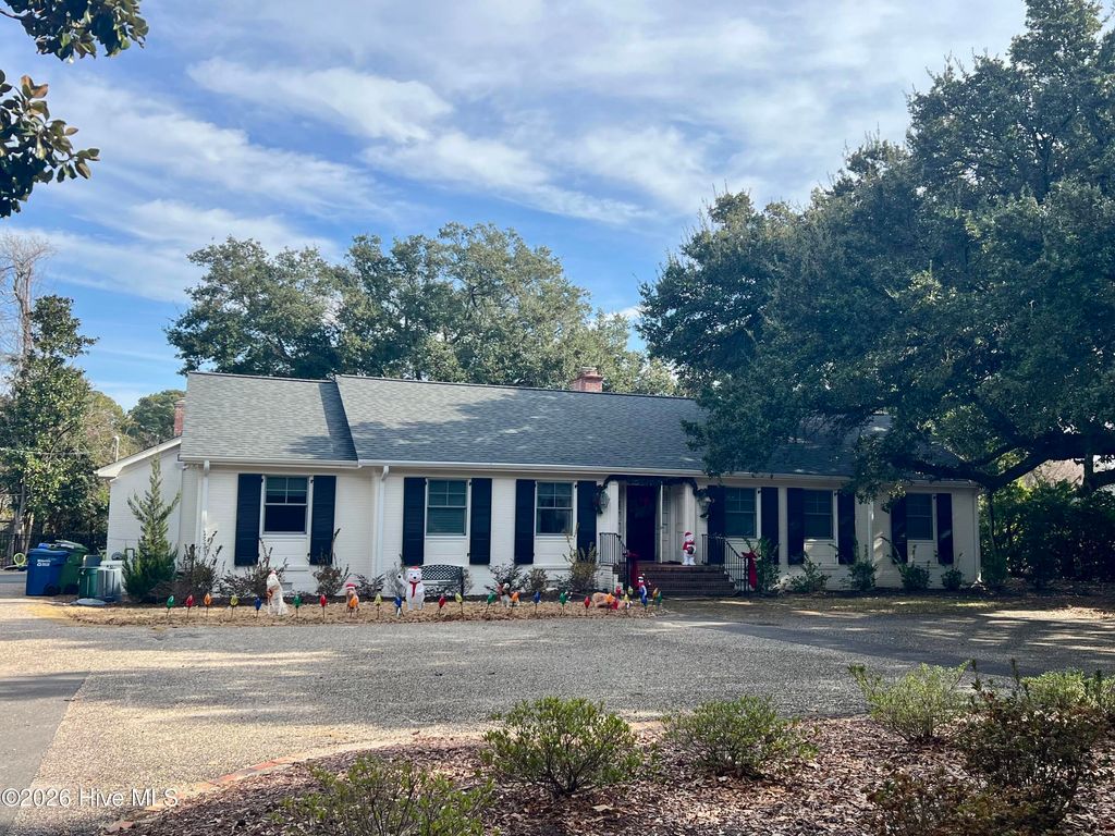 Photo of 1833 S Live Oak Parkway, Wilmington, NC 28403 (MLS # 100560735)