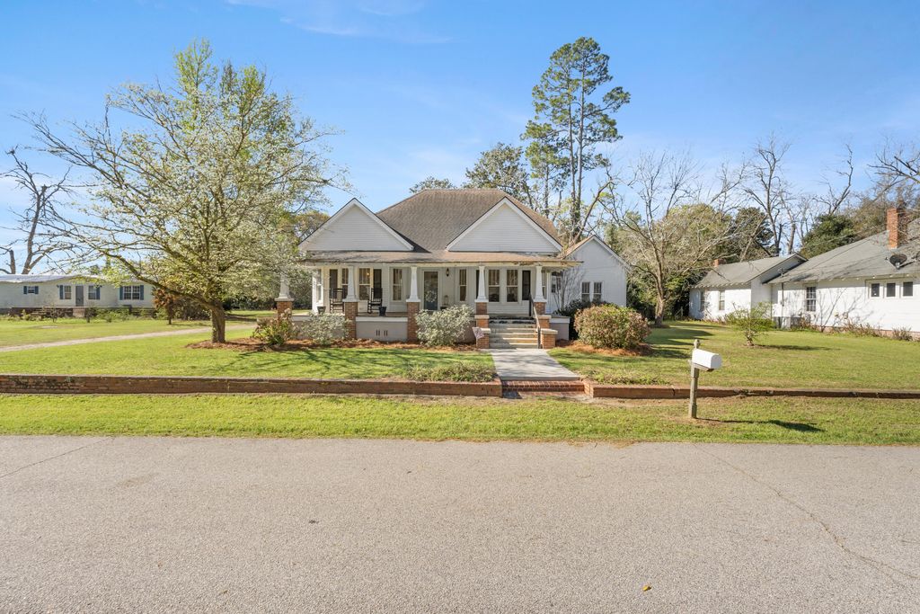 Photo of 814 Screven Street, Sardis, GA 30456 (MLS # 553557)