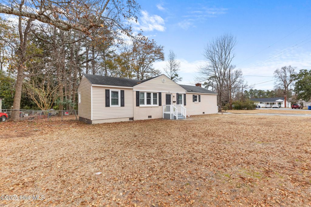 Photo of 423 Nelson Drive, Jacksonville, NC 28540 (MLS # 100546891)