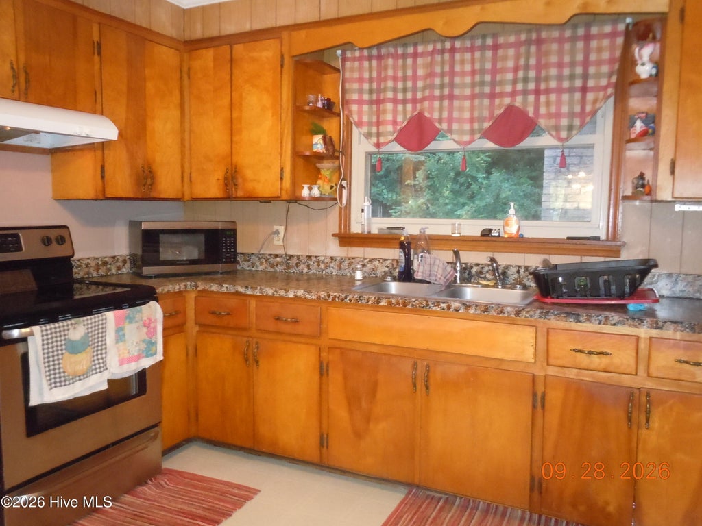 Photo of 13303 Swamp Fox Highway E, Tabor City, NC 28463 (MLS # 100601095)