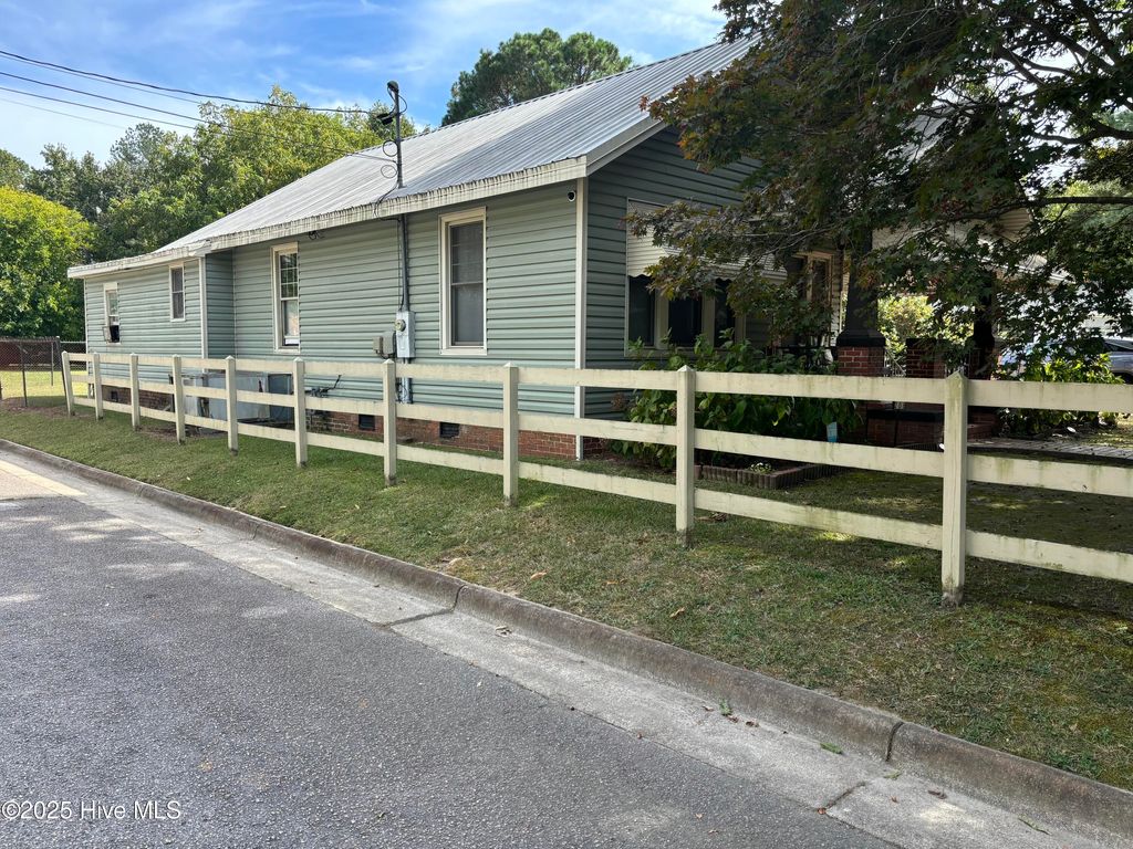 Photo of 208 Tacoma Street E, Wilson, NC 27893 (MLS # 100532076)