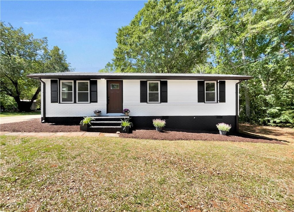 Photo of 858 Clairmont Avenue, Comer, GA 30629 (MLS # CL356146)