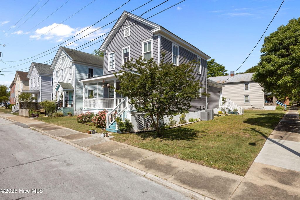 Photo of 402 Dunn Street, New Bern, NC 28560 (MLS # 100570569)