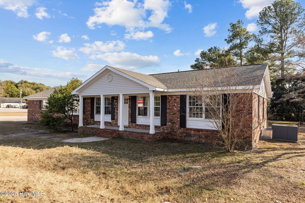 Photo of 3819 Cumberland Road, Fayetteville, NC 28306 (MLS # 100544599)